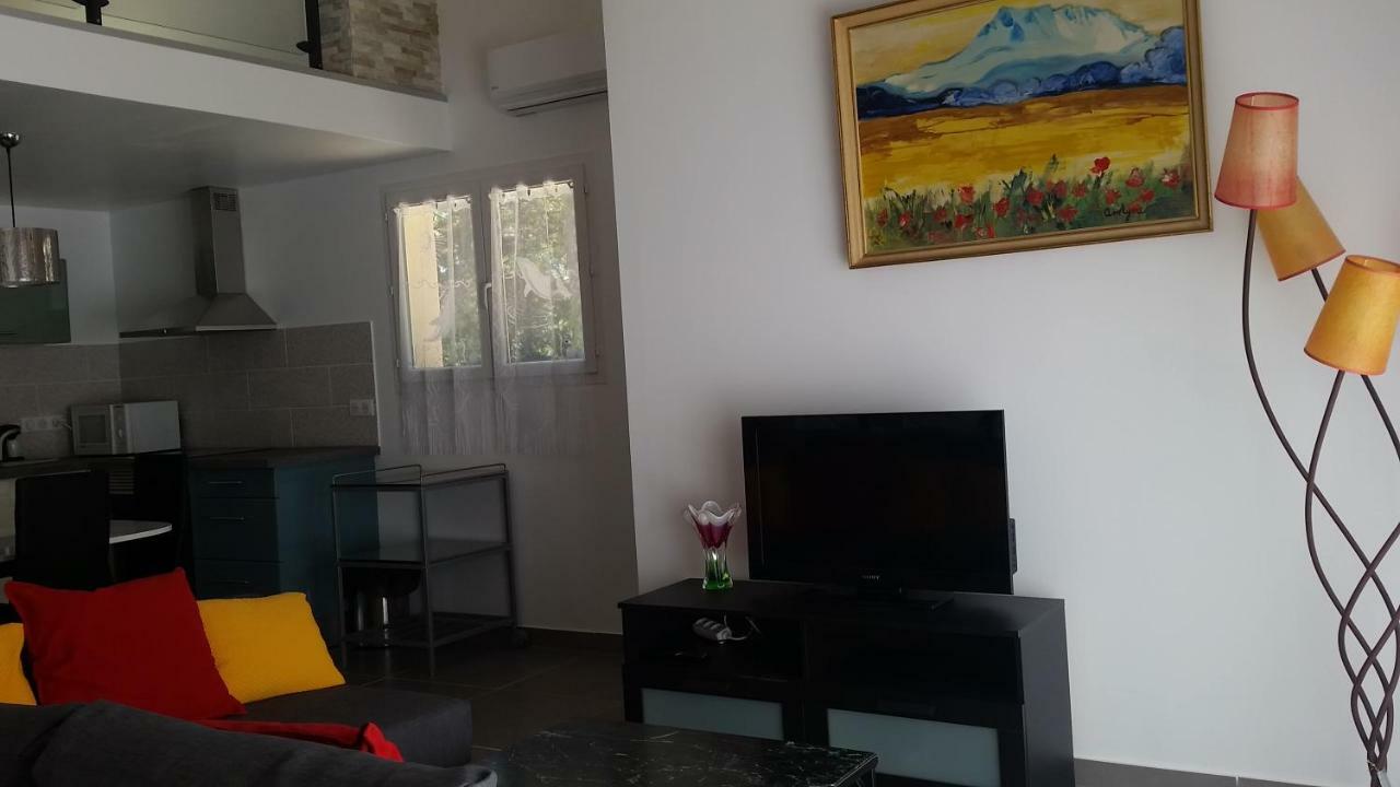Villa Mylena Jouques ภายนอก รูปภาพ
